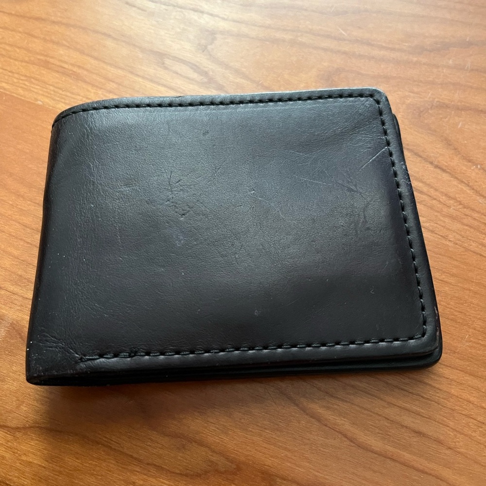 Filson Bridle Leather Bi-Fold Wallet